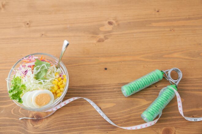 サラダと運動器具