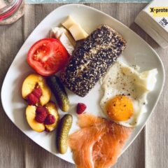 筋トレは食事の前後どちらが効果的？メリット・デメリットを解説